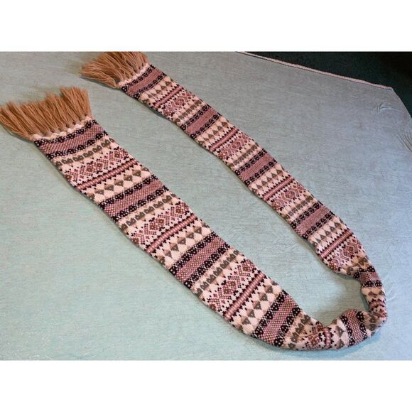 Old Navy 84” long scarf with tassels round hem sides, classic ski pattern - Picture 5 of 7